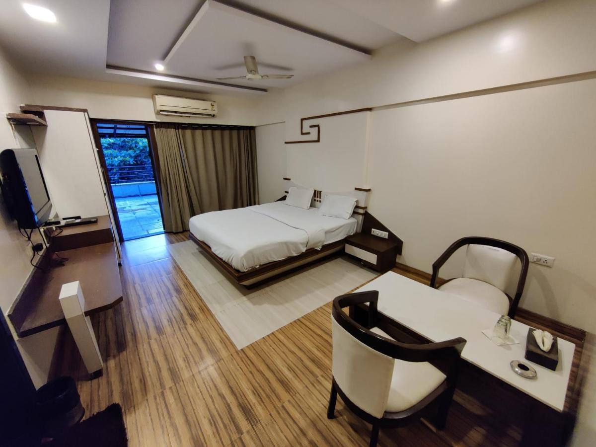 Praveen Hotel